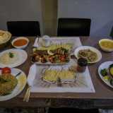 Da "Kurdistan" � possibile gustare specialit� quali il nan, la tikka, lo shish kebab o la shorba, cucinati dallo stesso Taher